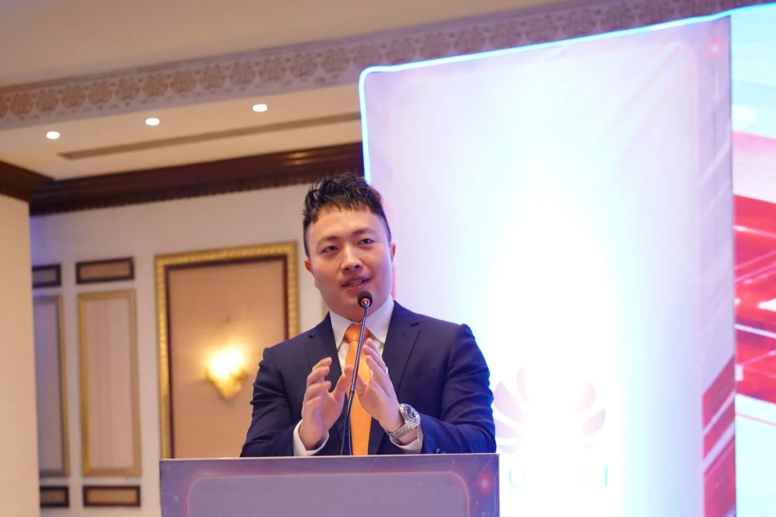 A Huawei speaker presenting at the Innovation Summit